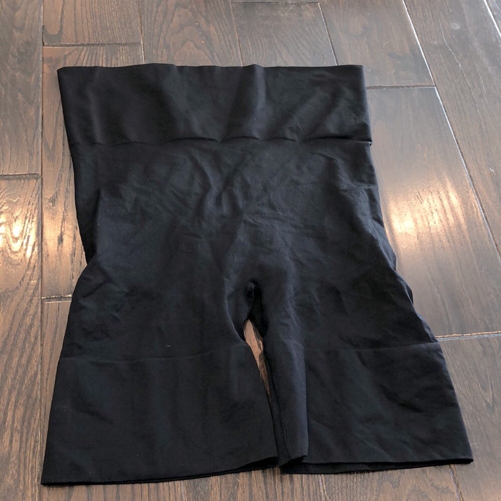 UNDERWHERE? black shaper shorts size 3X